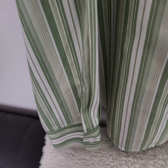 FOXCROFT GREEN AND WHITE STRIPED LADIES NO IRON LONG SLEEVE SHIRT SIZE 18 - Picture 4 of 5